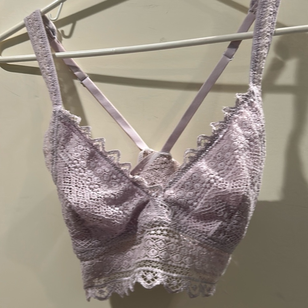 Aerie scalloped lace wireless bralette crisscross adjustable straps M lavender